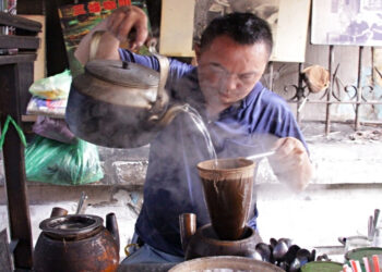 quan ca phe vot o cuoi cho tphcm hut khach suot 70 nam nho bi quyet kho hat 4753.jpg