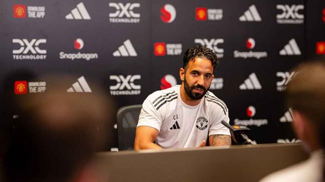 Amorim: "MU chỉ mua sắm tháng 1 khi ban lãnh đạo đồng thuận" ruben amorim 3012081405.jpg