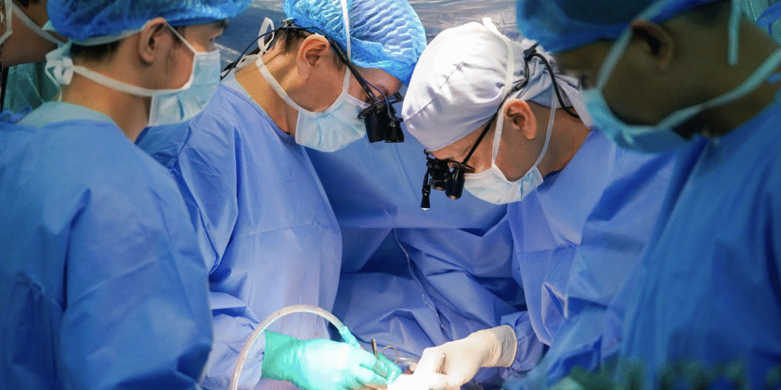 Bé trai 9 tuổi hồi sinh nhờ trái tim người cho chết não screenshot 2025 12 02 at 11 14 3610 8317 1764649217.png