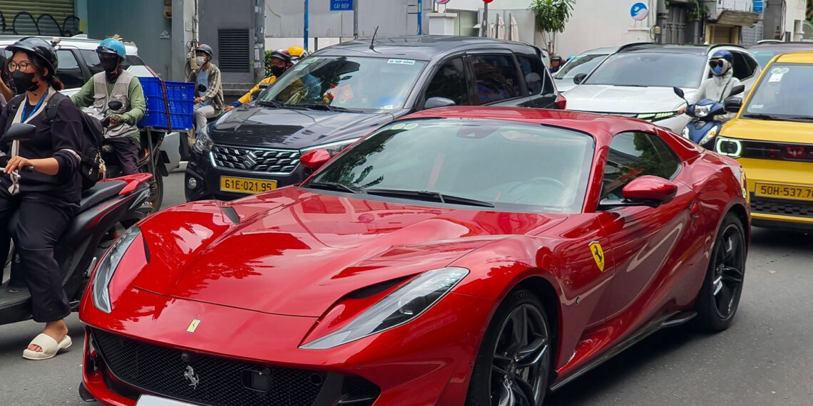 sieu xe ferrari 812 gts son do doc nhat viet nam gia 26 ty dao pho sai gon 3686.jpg