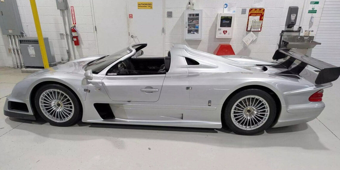 sieu xe mercedes benz clk gtr cuc hiem gia 344 ty cua trum ma tuy bi tich thu 2487.jpg