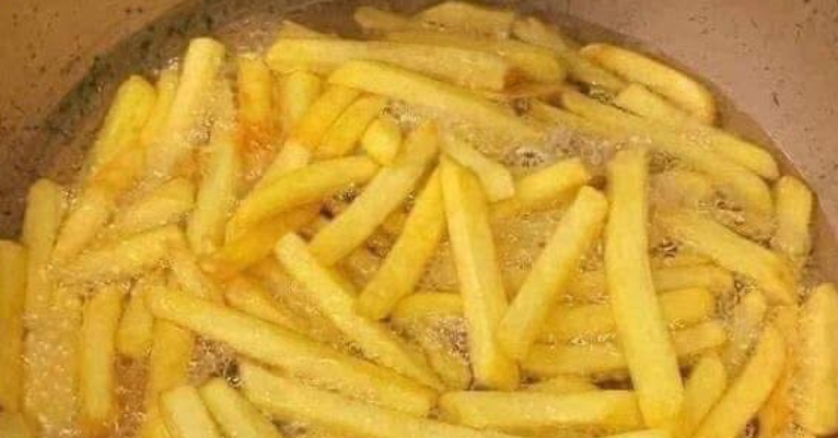 Dầu chiên đi chiên lại gây ra hàng loạt ảnh hưởng cho sức khỏe tac hai cua dau an dung chien nhieu lan 714.png