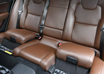 tai sao chi con hang xe volvo tich hop trang bi ghe tre em tren o to 2552.jpg