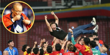 thay park chuc mung u22 viet nam tang qua dac biet cho hlv kim sang sik 1486.jpg