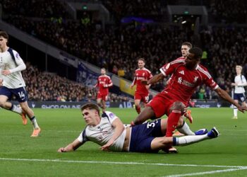 thomas frank phan doi loi chi trich nham vao van de ven cua slot.jpg