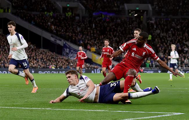 thomas frank phan doi loi chi trich nham vao van de ven cua slot.jpg