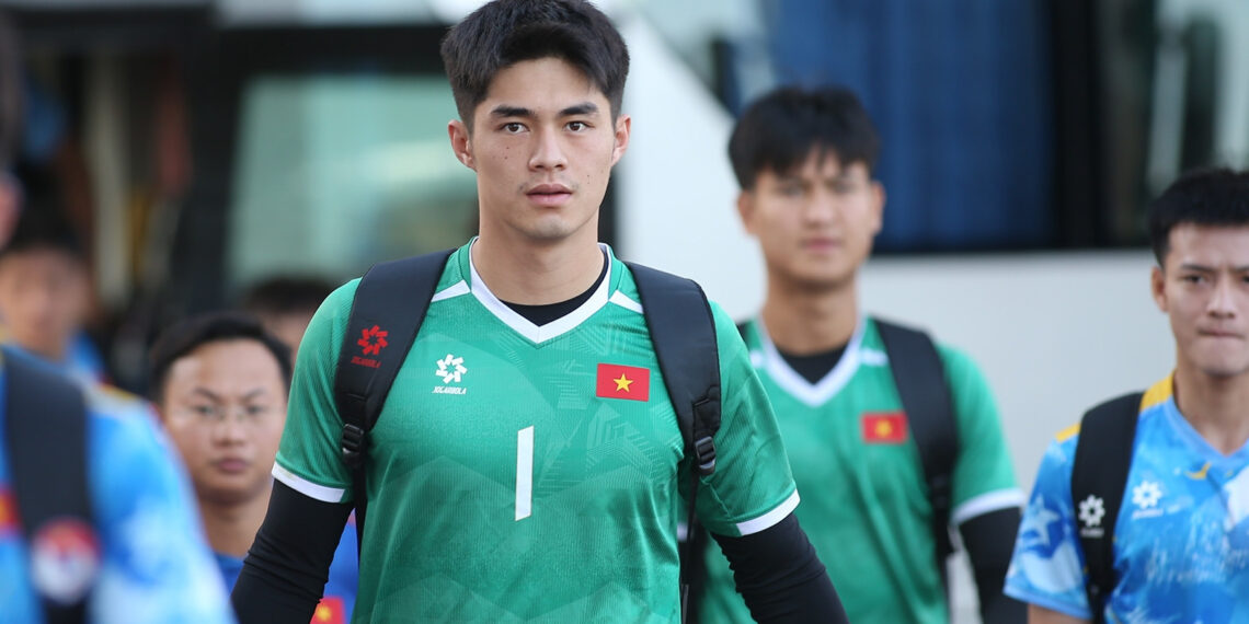 thu mon trung kien canh bao u22 viet nam truoc tran ban ket 1672.jpg