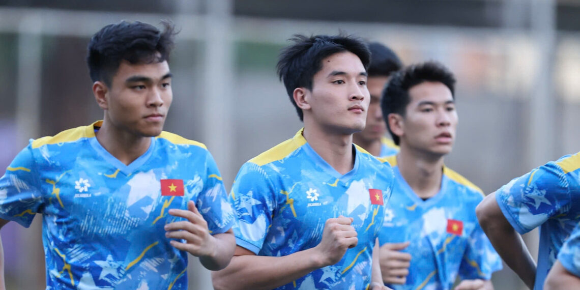 Đội U22 Việt Nam đi 'do thám' U22 Malaysia toan doi u22 viet nam di do tham u22 malaysia 649.jpg
