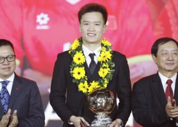 truc tiep qua bong vang viet nam vinh danh hoang duc 3082.jpg