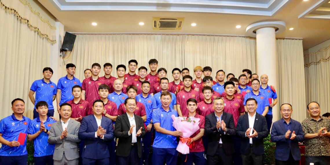 tuyen nu va u22 viet nam co nghia cu dep truoc khi du sea games 33 2507.jpg