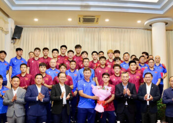 Tuyển nữ và U22 Việt Nam có nghĩa cử đẹp trước khi dự SEA Games 33 tuyen nu va u22 viet nam co nghia cu dep truoc khi du sea games 33 2507.jpg