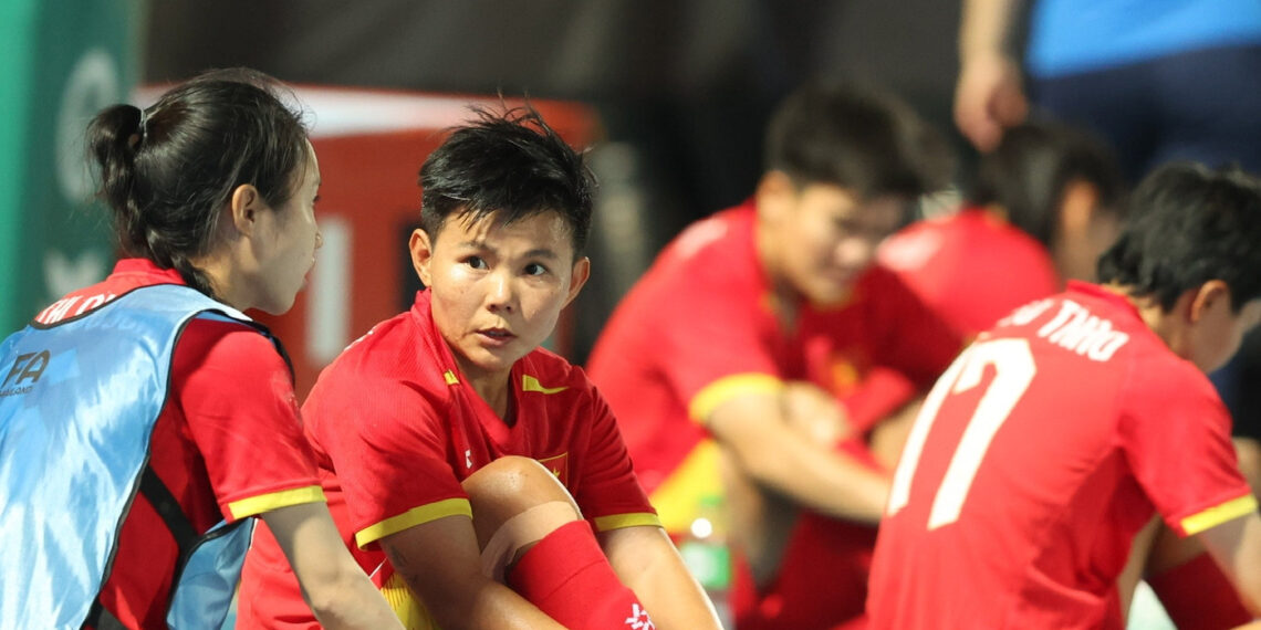 tuyen nu viet nam chiu nhieu thiet thoi vff kien nghi bo truong 1644.jpg