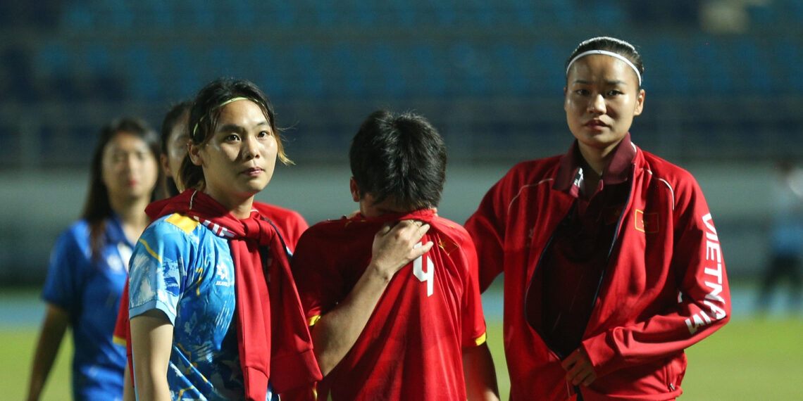 tuyen thu nu viet nam bat khoc vi mat hcv boi trong tai 5.jpg