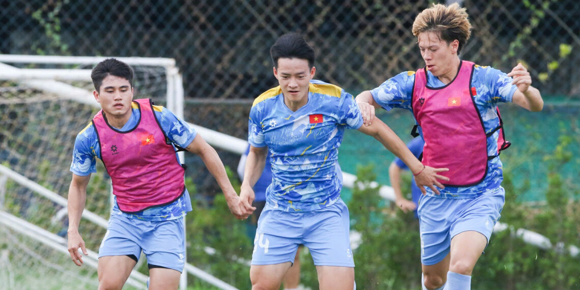 u22 viet nam don suc thang philippines trong 90 phut lay ve chung ket 2390.jpg