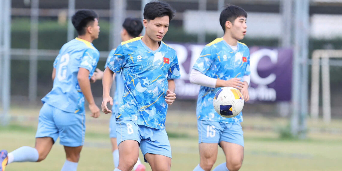 u22 viet nam lam dieu nay de thang malaysia doat ve vao ban ket 2255.jpg