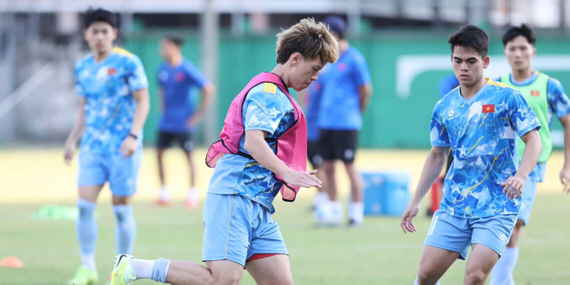 u22 viet nam tap chieu la quyet danh bai malaysia vao ban ket 2202.jpg