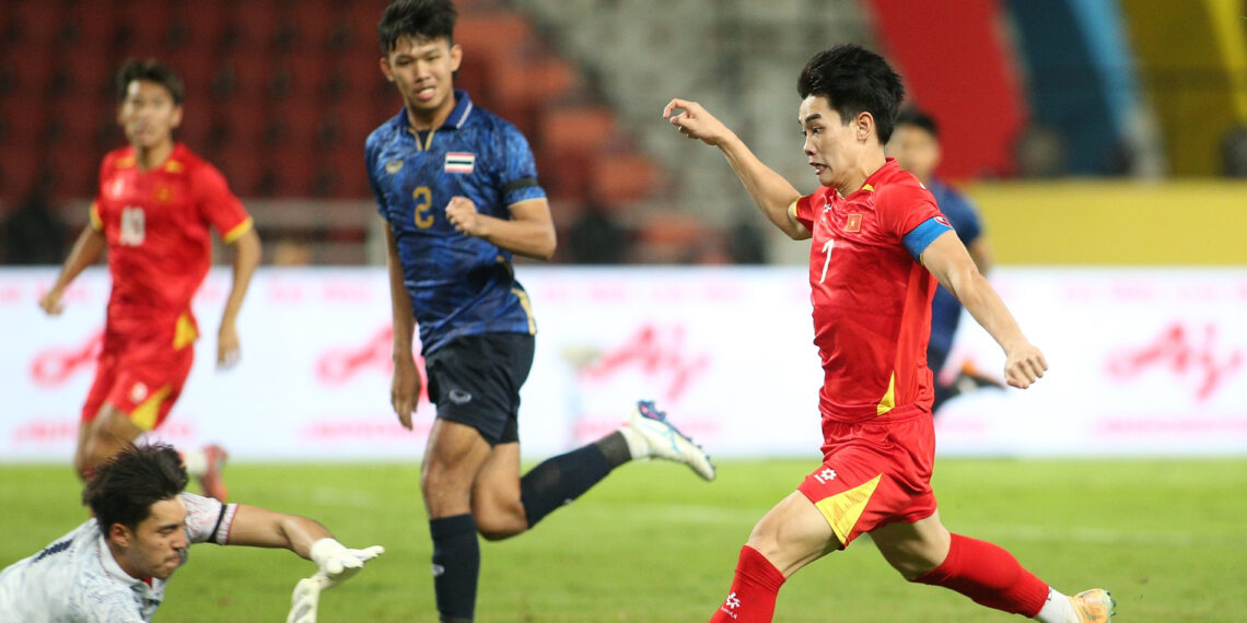 u23 viet nam khoc liet tren hang cong hlv kim sang sik chon ai 2160.jpg