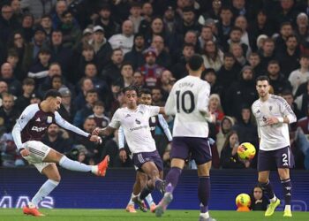 unai emery het loi ngoi khen morgan rogers sau tran thang mu.jpg