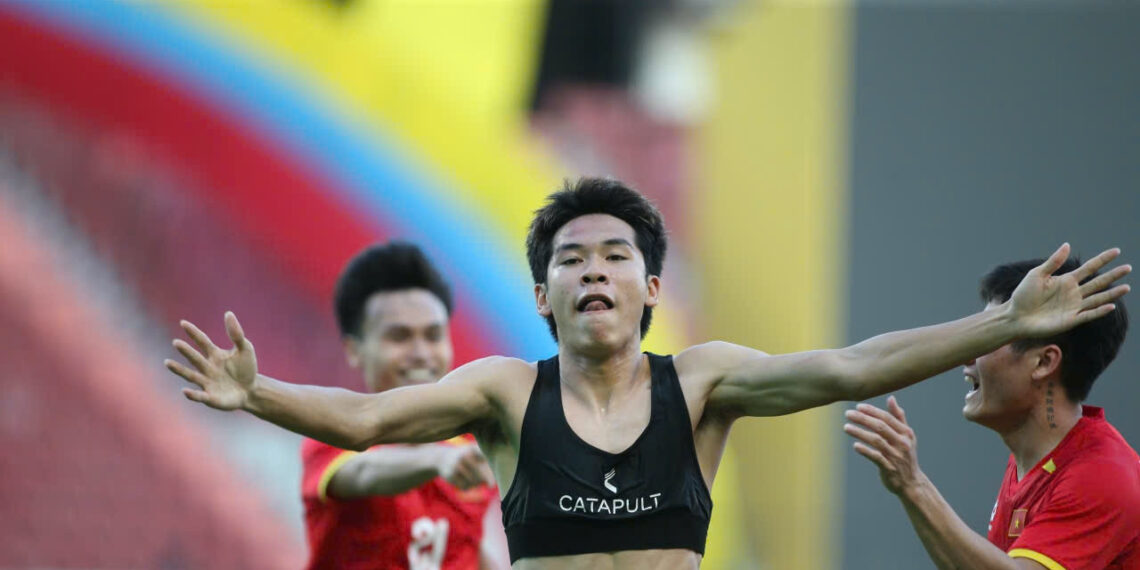 video bong da sea games u22 viet nam vs u22 philippines bung no phut cuoi 2988.jpg