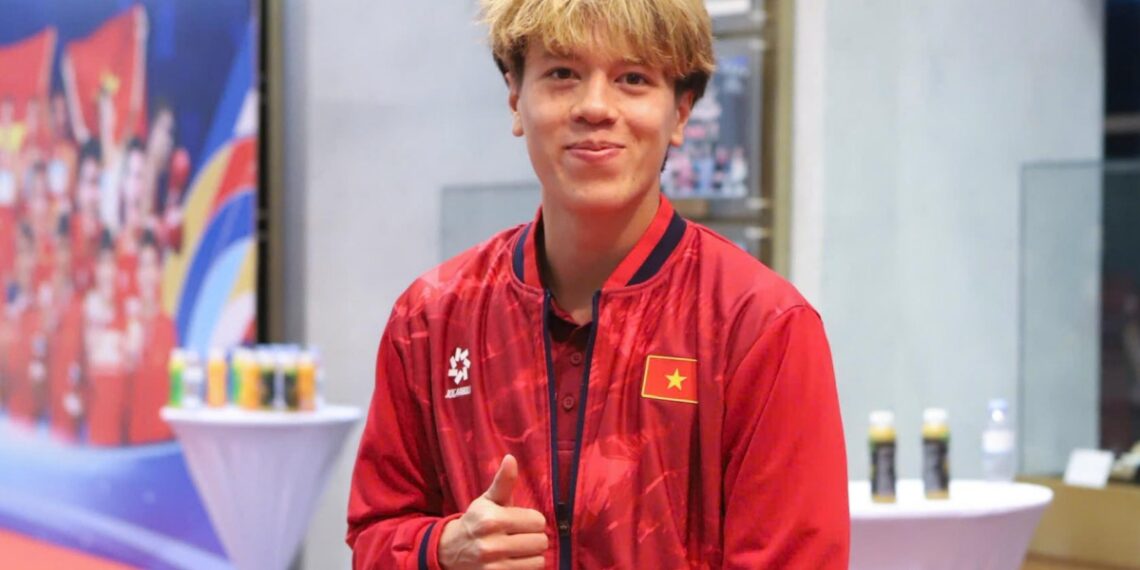 viktor le toi luon chien dau 300 suc luc vi mau co sac ao.jpg