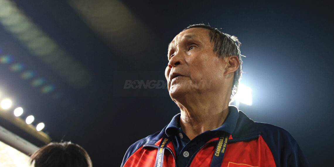 vinh quang cho thay tro hlv mai duc chung.jpg