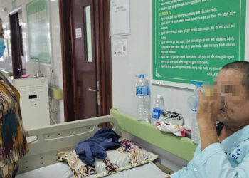 vu hang chuc nguoi nghi ngo doc o tphcm phat hien vi pham tai co so banh mi 2056.jpg