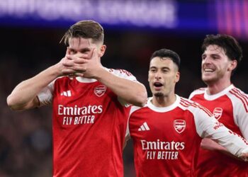 wayne rooney bao ve viktor gyokeres truoc chi trich.jpg