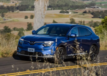 xehay 5 hang ban chay 221225 10.jpg