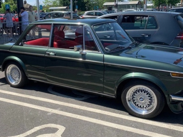 Hoán cải động cơ xăng sang điện, BMW 1602 EV vẫn chạy mượt mà sau 7 năm xehay bmw 1602 081225 1.jpg