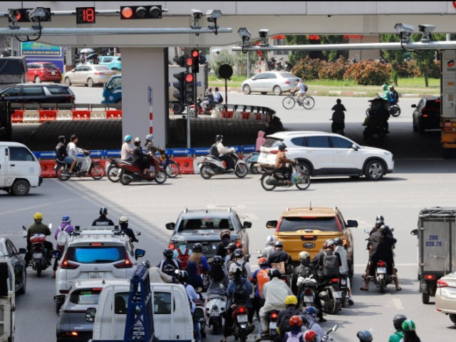 Camera AI tại Hà Nội ghi nhận hơn 700 trường hợp vượt đèn đỏ sau 24 giờ xehay camera ai hoat dong 081225 1.jpg