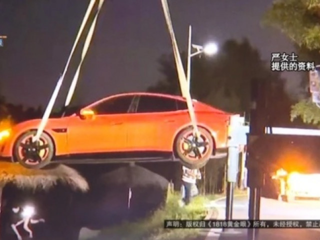 Xiaomi SU7 lao xuống hồ khi đang kích hoạt chế độ tự đỗ xehay su7 max 101225 1.jpg