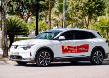 xehay vf 8 041225 1.jpg