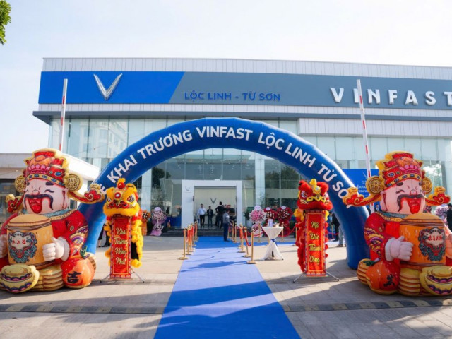 VinFast khai trương xưởng dịch vụ thứ 350 - Sở hữu mạng lưới hậu mãi lớn nhất Việt Nam xehay vf xuong dich vu 011225 4.jpg