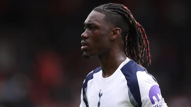 Yves Bissouma công khai xin lỗi sau vụ bê bối bóng cười yves bissouma 1412232147.jpg