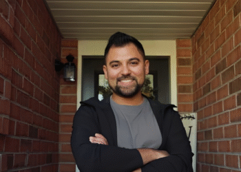 16 tuoi mua nha 28 tuoi thanh trieu phu cach lam giau khong can luong cao 2163.png