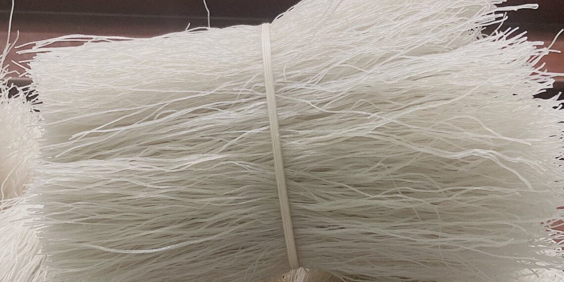 5 nhom nguoi can than trong khi an mi gao 2253.jpg