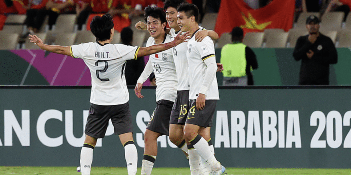 Cựu sao MU "quay xe", thừa nhận đánh giá sai U23 Trung Quốc anh man hinh 2026 01 21 luc 90039 sa 2101090529.png