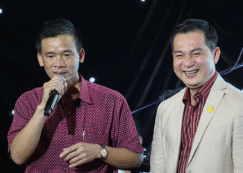 bac si lam ca si hat quyen gop gan 700 trieu giup benh nhan ngheo don tet 1413.png