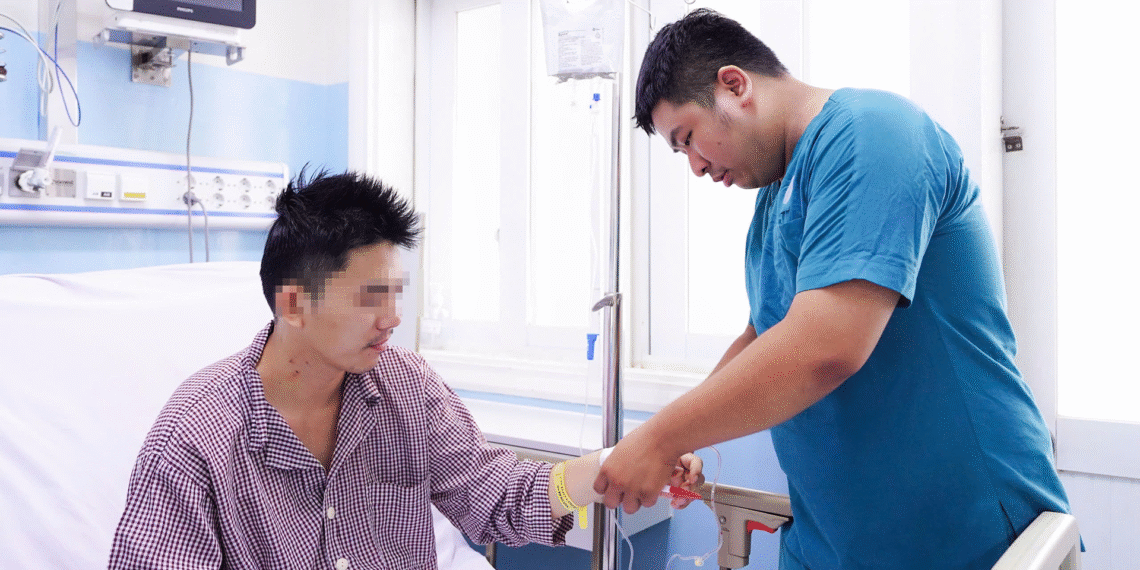 bat bao dong do cuu nguoi dan ong dot ngot ngung tim khi choi cau long 430.png