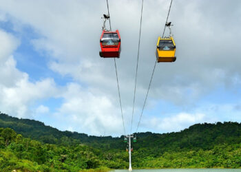 cap treo nui cam bay giua troi xanh mo loi binh yen 1128.jpg