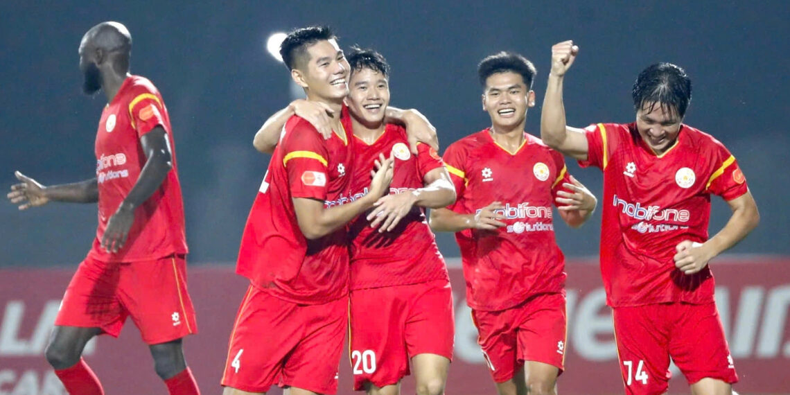 doi bong cua thanh nhan hieu minh nhan tin vui o v league 1082.jpg