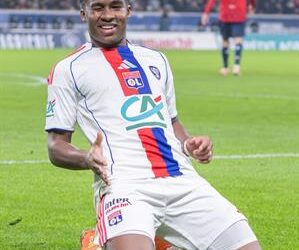 endrick len tieng ve mo man thuan loi tai lyon.jpg