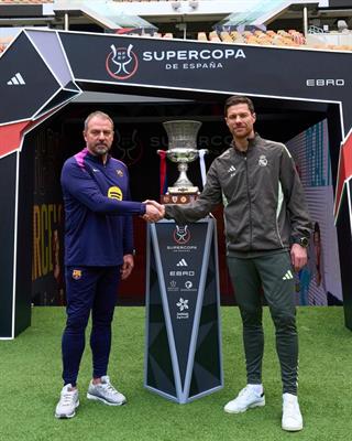 hansi flick thong cam voi xabi alonso khi bi real madrid sa thai.jpg