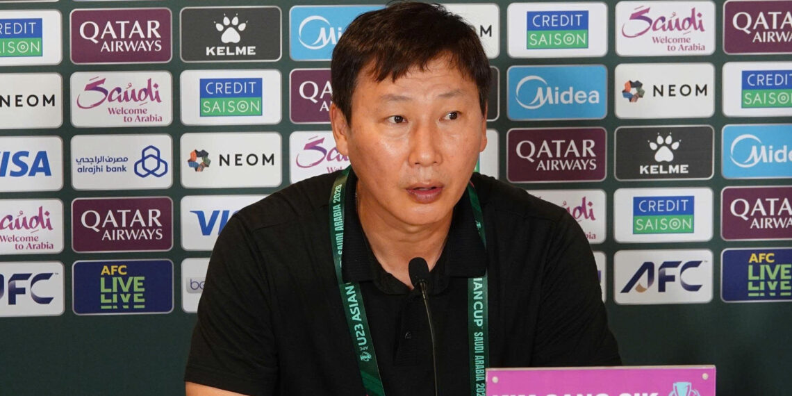 hlv kim sang sik u23 viet nam gap ai o tu ket cung thang 3451.jpg