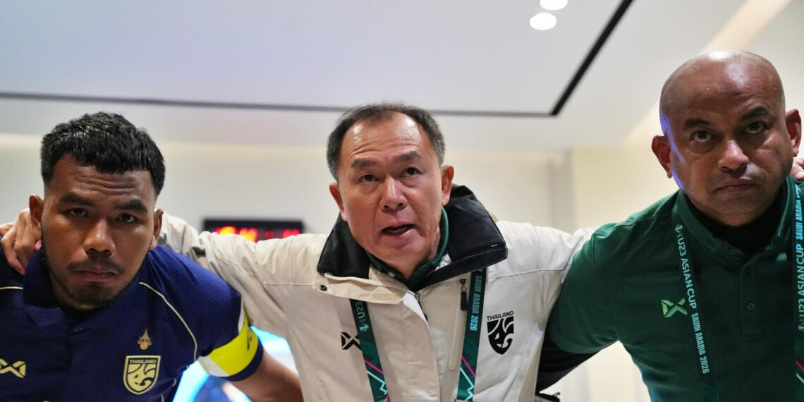 hlv thai lan tuyen bo thang trung quoc lay ve vao tu ket 614.jpg