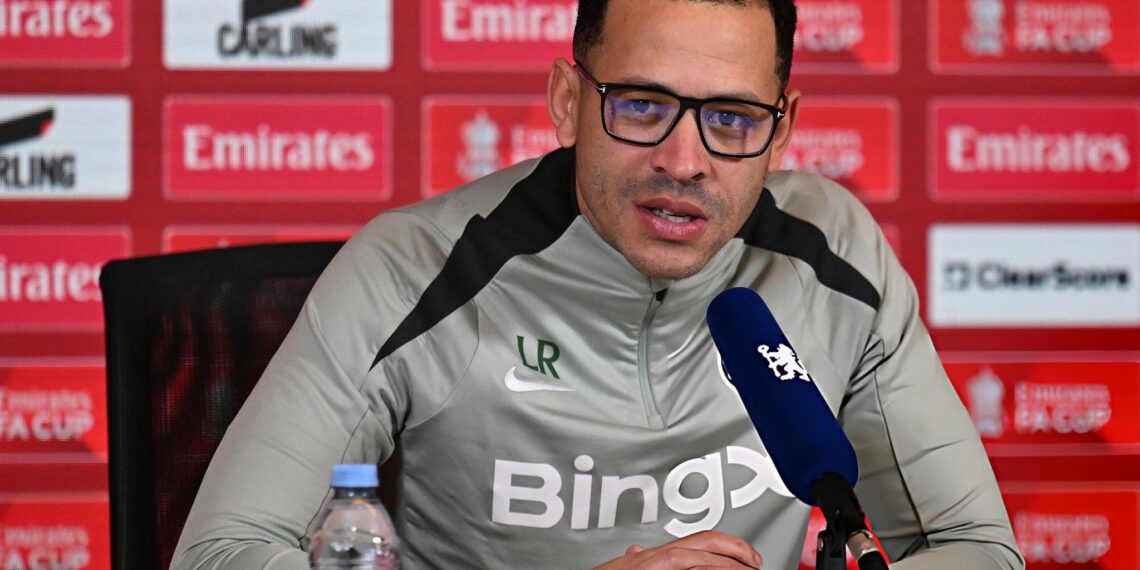 hlv rosenior than trong truoc tran dau ra mat chelsea.jpg