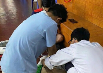 huan luyen vien cau long dot tu tren san 1445.jpg