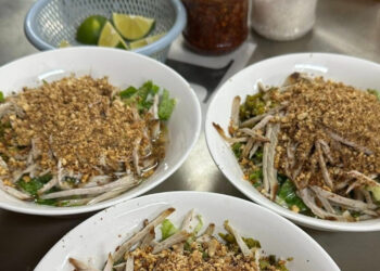 khach tay thu 2 mon pho la mieng o lao cai khen ngon kho tim thay o noi khac 3303.jpg