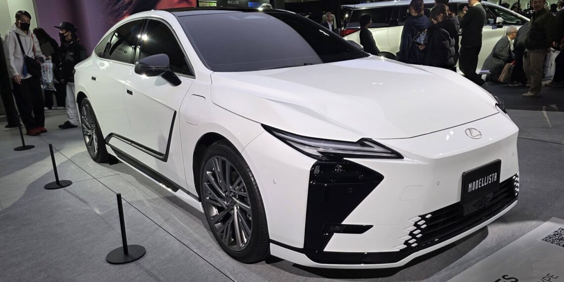 Ảnh thực tế Lexus ES thế hệ mới: Thiết kế fastback phá cách, đậm chất tương lai lexus es 2026 jpg.15909.jpeg