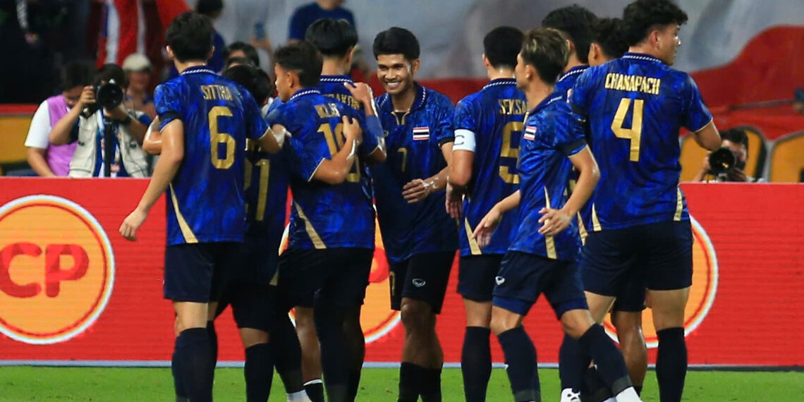 U23 Thái Lan sáng cửa đi tiếp, còn nguyên cơ hội giành ngôi đầu bảng D ma thuat den cua hlv kim sang sik.jpg